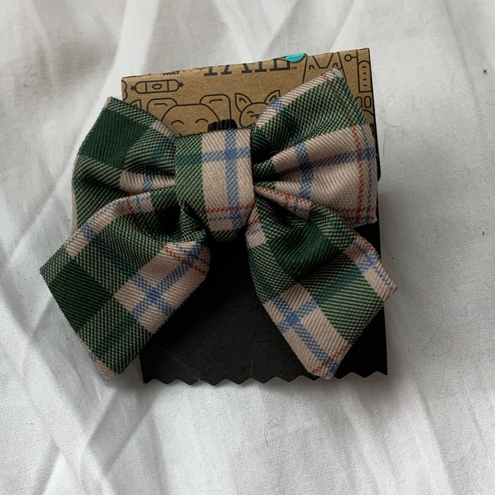 Green Plaid Bow Hair Clip 👀BUNDLE AND SAVE🥳